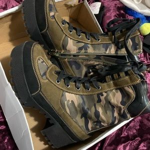 7.5 Camo Combat Boots